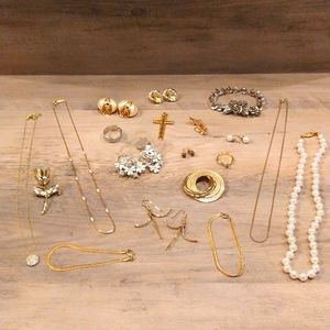 Vintage Costume Jewelry Bundle 19 Pieces